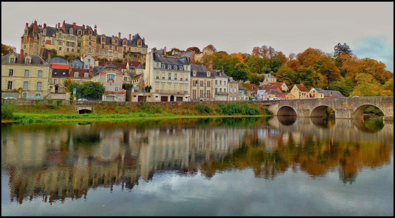 Au Pied Du Chateau Сент-Эньян Экстерьер фото